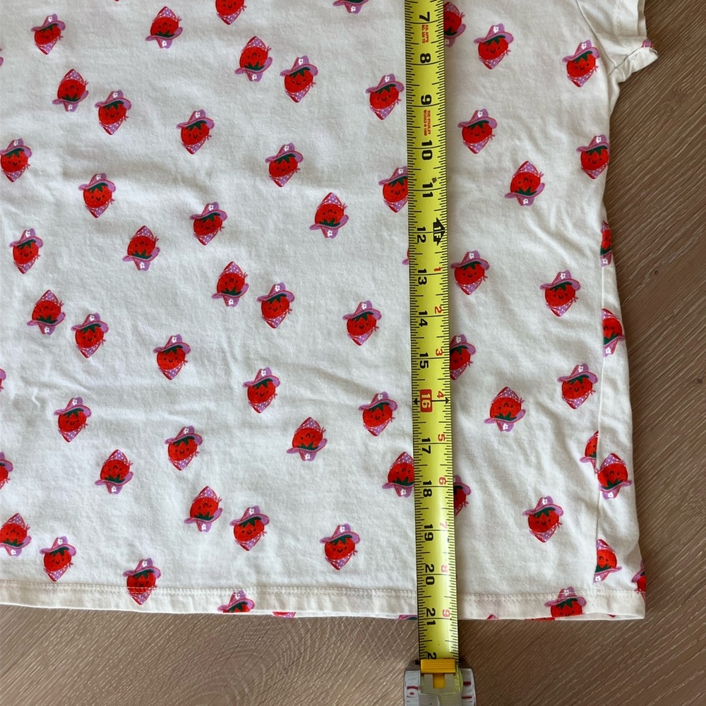 Old Navy crew neck Tee with Red Strawberry Cowboy Cowgirl hat coastal - Picture 5 of 7